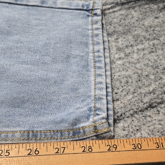 Cali 1850 Size 3/26 Light Wash High Waist Wider Leg Denim Flower Embellish Jeans - Picture 12 of 16